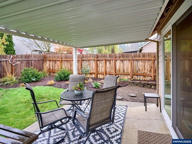 1353 Jodi Dr, Silverton, OR 97381