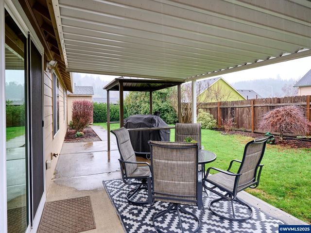 1353 Jodi Dr, Silverton, OR 97381