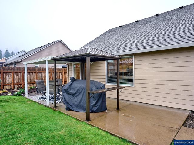 1353 Jodi Dr, Silverton, OR 97381