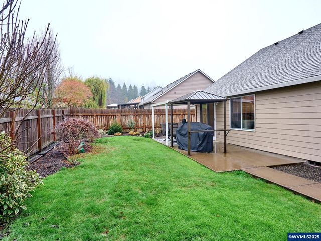 1353 Jodi Dr, Silverton, OR 97381