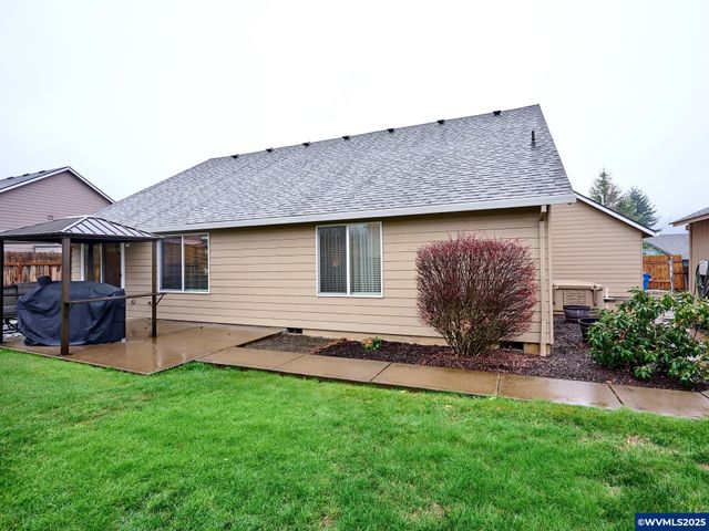 1353 Jodi Dr, Silverton, OR 97381