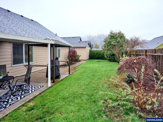 1353 Jodi Dr, Silverton, OR 97381