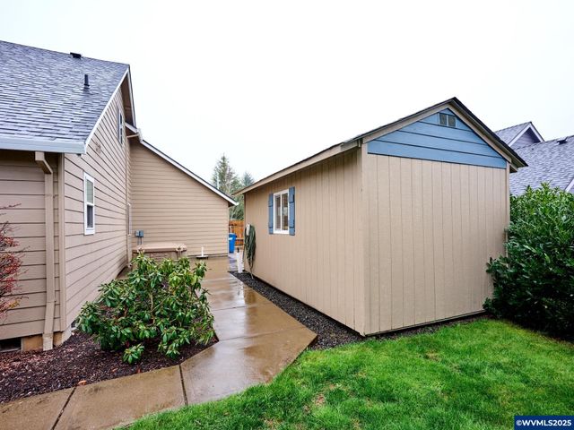 1353 Jodi Dr, Silverton, OR 97381