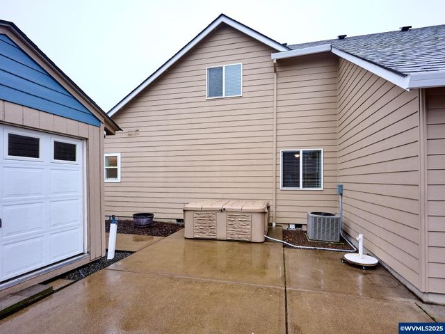 1353 Jodi Dr, Silverton, OR 97381