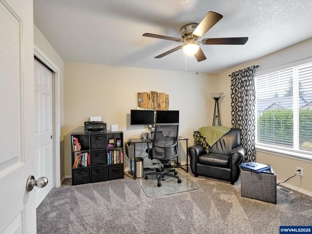 1353 Jodi Dr, Silverton, OR 97381