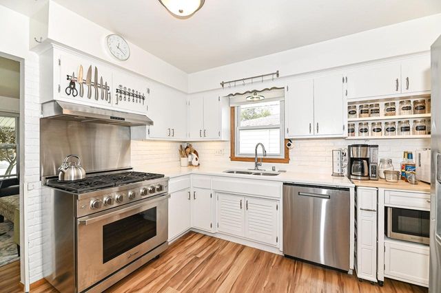 3020 Navajo TRAIL, Racine, WI 53404