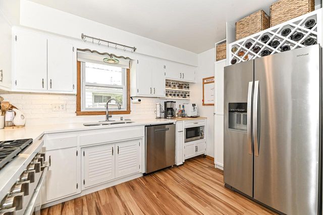 3020 Navajo TRAIL, Racine, WI 53404