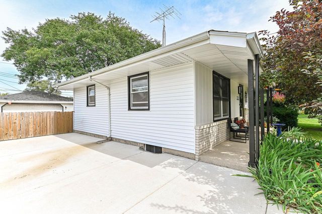 3020 Navajo TRAIL, Racine, WI 53404