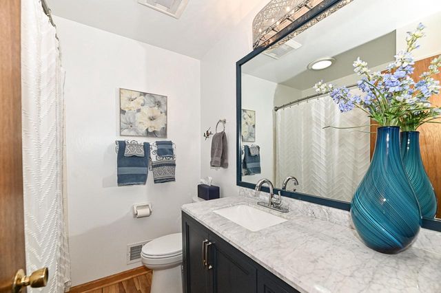 3020 Navajo TRAIL, Racine, WI 53404
