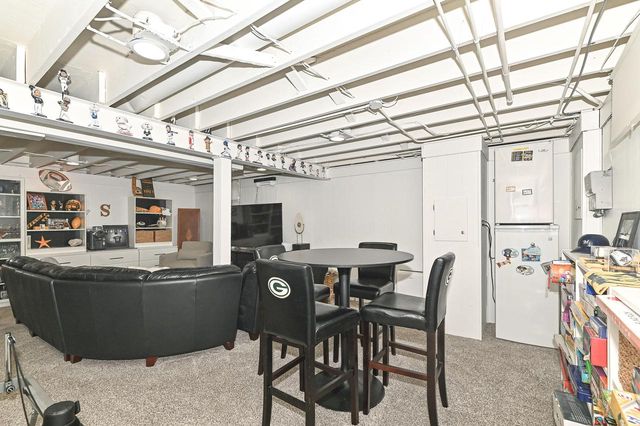 3020 Navajo TRAIL, Racine, WI 53404