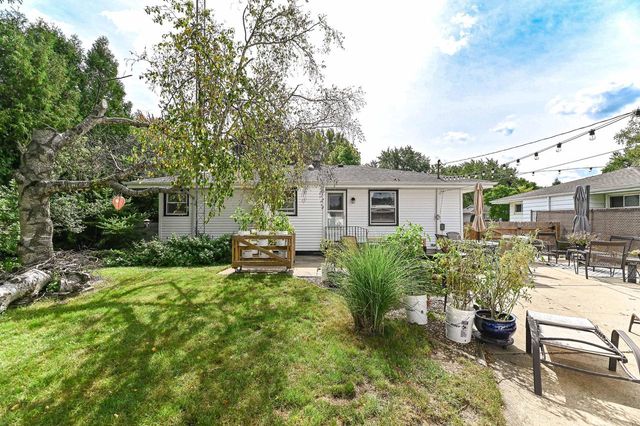 3020 Navajo TRAIL, Racine, WI 53404