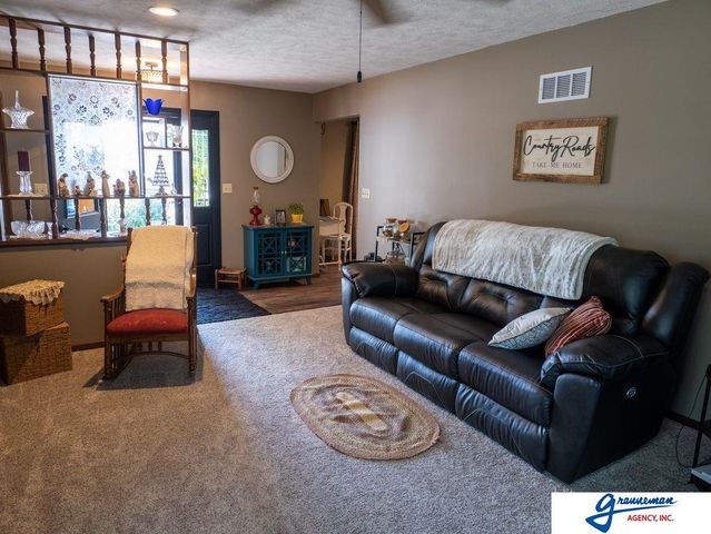 7061 E Maple Road, Holmesville, NE 68310