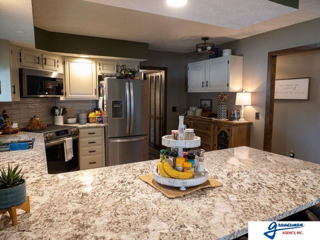 7061 E Maple Road, Holmesville, NE 68310