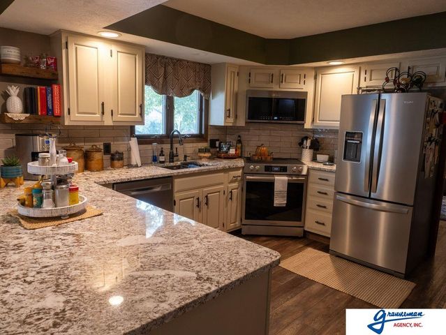 7061 E Maple Road, Holmesville, NE 68310