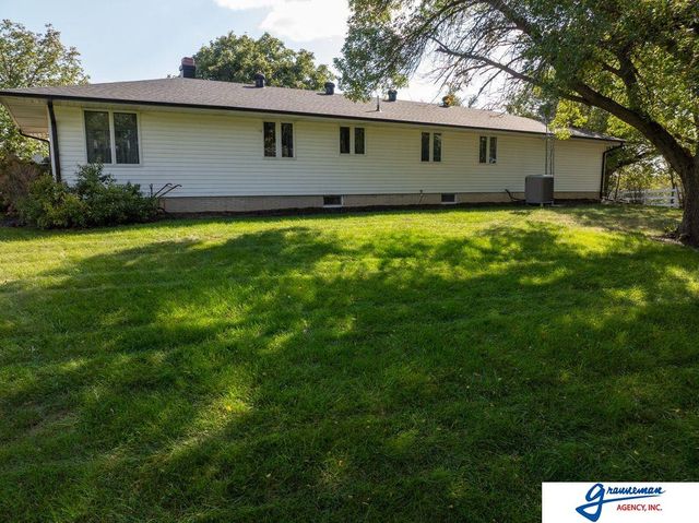 7061 E Maple Road, Holmesville, NE 68310