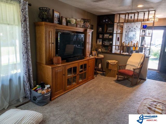 7061 E Maple Road, Holmesville, NE 68310