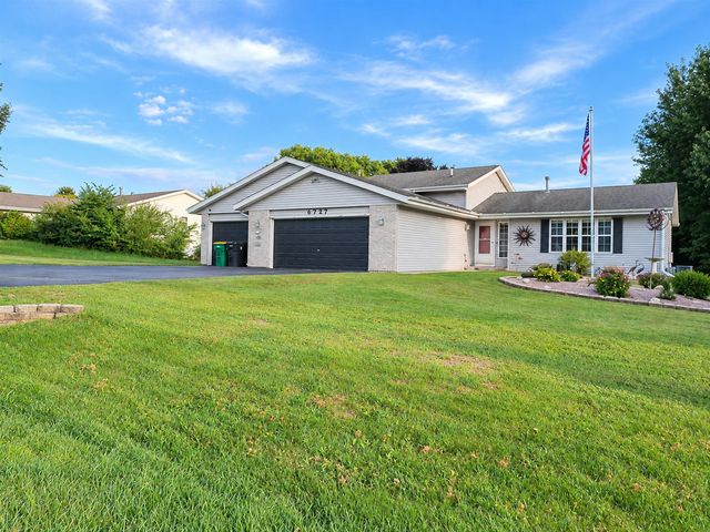 6727 Sawmill Drive, Roscoe, IL 61073