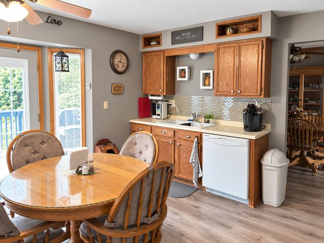 6727 Sawmill Drive, Roscoe, IL 61073