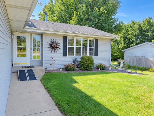 6727 Sawmill Drive, Roscoe, IL 61073
