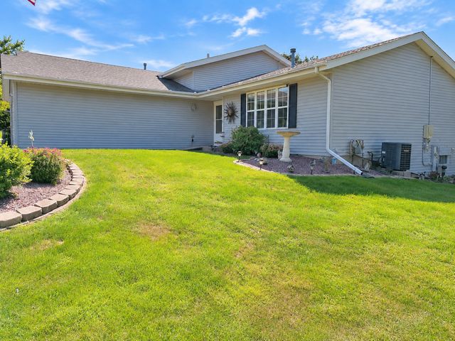 6727 Sawmill Drive, Roscoe, IL 61073