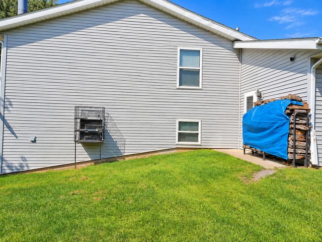 6727 Sawmill Drive, Roscoe, IL 61073