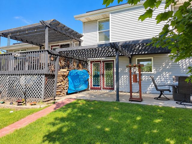 6727 Sawmill Drive, Roscoe, IL 61073