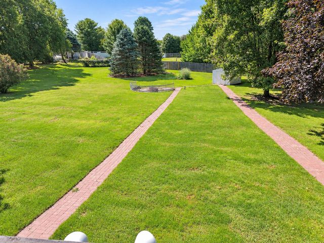 6727 Sawmill Drive, Roscoe, IL 61073
