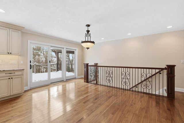 60 CUSTER Terrace, Bettendorf, IA 52722