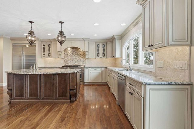 60 CUSTER Terrace, Bettendorf, IA 52722