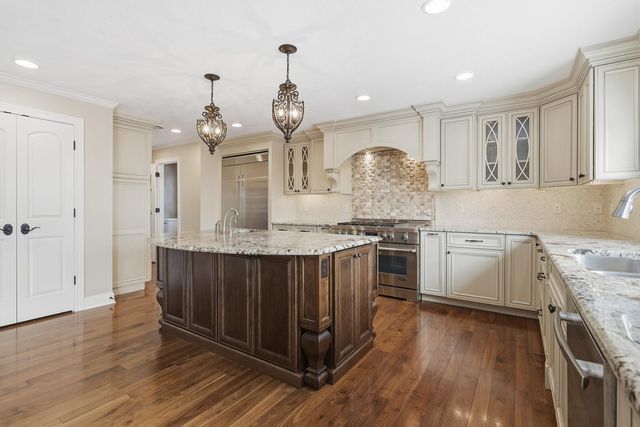 60 CUSTER Terrace, Bettendorf, IA 52722