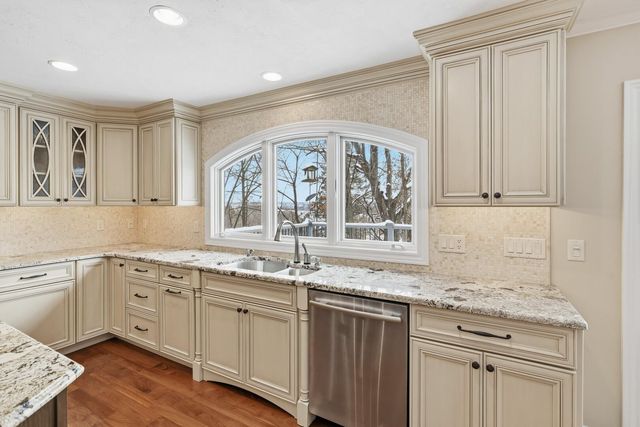 60 CUSTER Terrace, Bettendorf, IA 52722