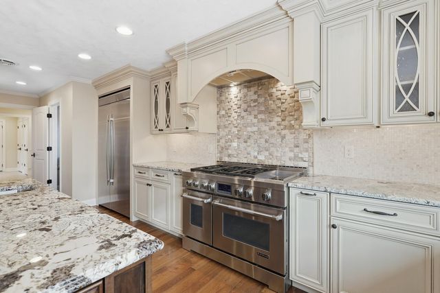 60 CUSTER Terrace, Bettendorf, IA 52722