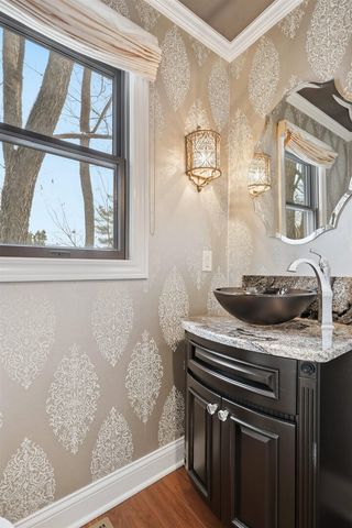 60 CUSTER Terrace, Bettendorf, IA 52722