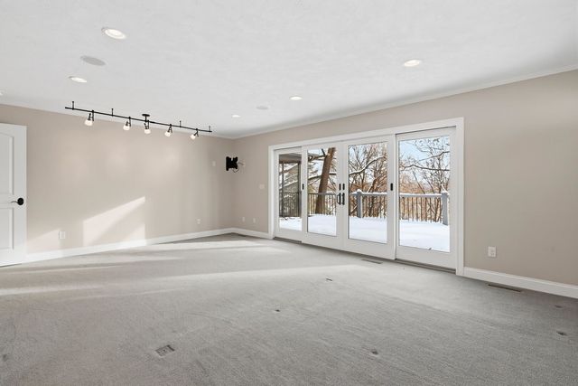 60 CUSTER Terrace, Bettendorf, IA 52722