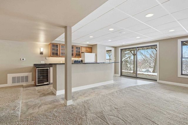 60 CUSTER Terrace, Bettendorf, IA 52722