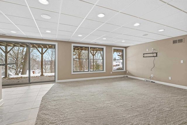 60 CUSTER Terrace, Bettendorf, IA 52722