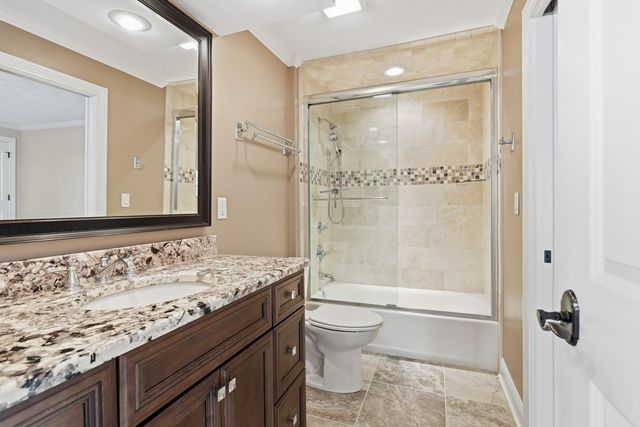 60 CUSTER Terrace, Bettendorf, IA 52722