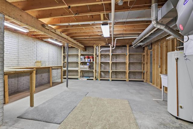 60 CUSTER Terrace, Bettendorf, IA 52722