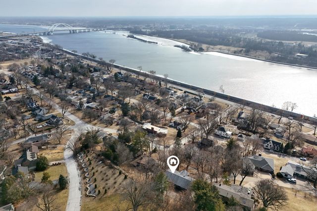 60 CUSTER Terrace, Bettendorf, IA 52722