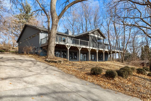 60 CUSTER Terrace, Bettendorf, IA 52722