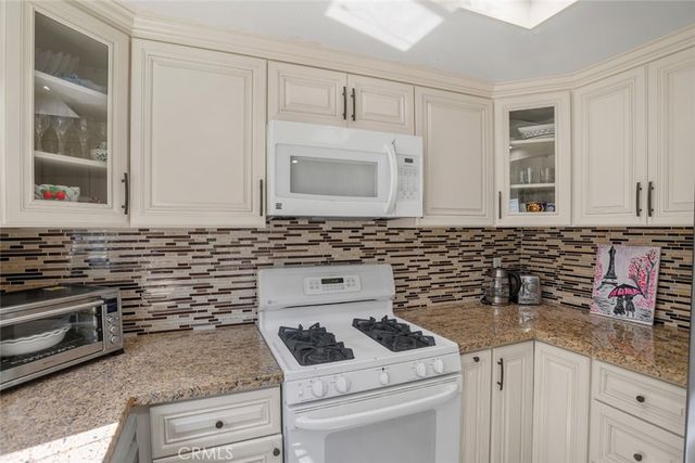 66 Mockingbird Court, Oak Park, CA 91377