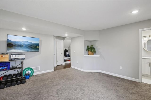 102 Division Street, Knob Noster, MO 65336