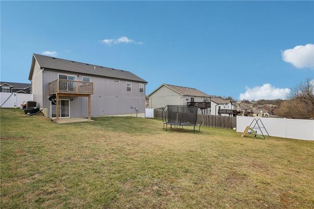 102 Division Street, Knob Noster, MO 65336