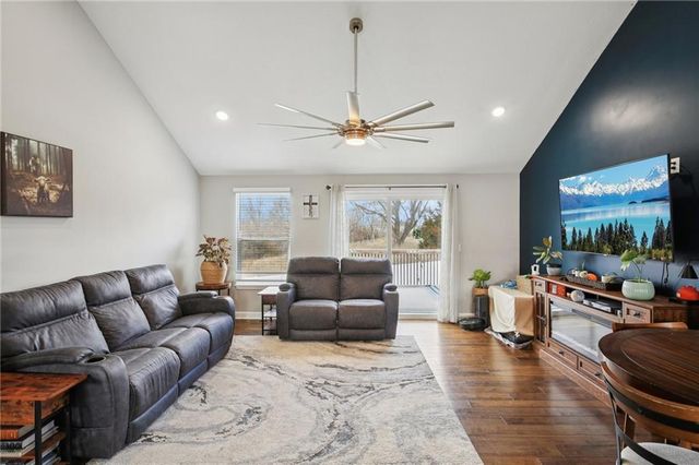 102 Division Street, Knob Noster, MO 65336