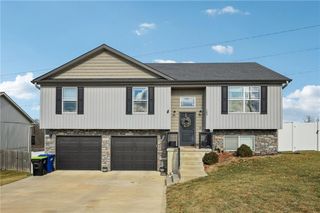 102 Division Street, Knob Noster, MO 65336