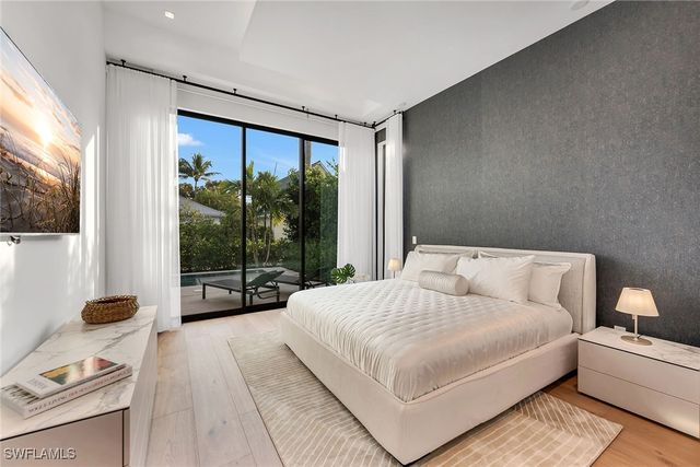 788 7th AVE N, Naples, FL 34102