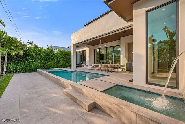 788 7th AVE N, Naples, FL 34102