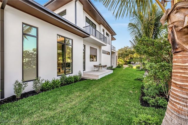 788 7th AVE N, Naples, FL 34102