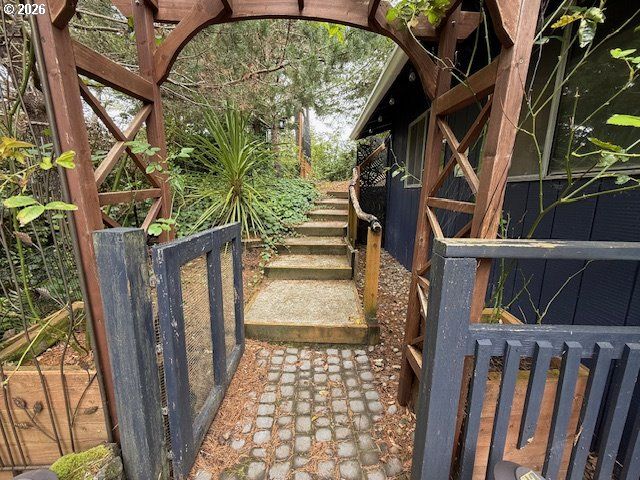 1600 RHODODENDRON Dr 155, Florence, OR 97439