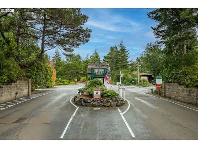 1600 RHODODENDRON Dr 155, Florence, OR 97439